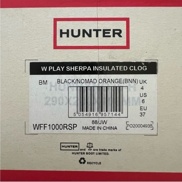 HUNTER Play Insulated Clogs NWB
Woman's Size 6 Black & Orange - Picture 6 of 6